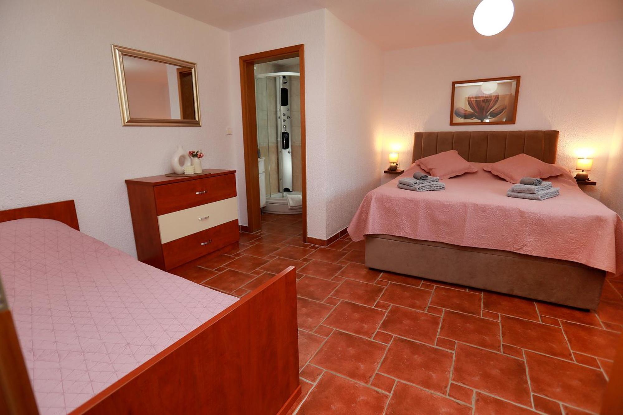 Nevistic Apartment *