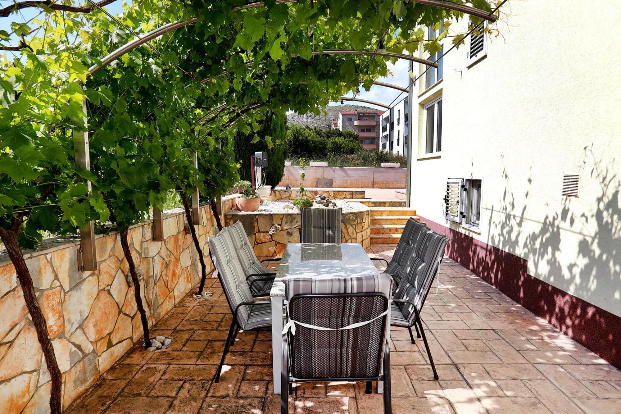 Apartment Nevistic *