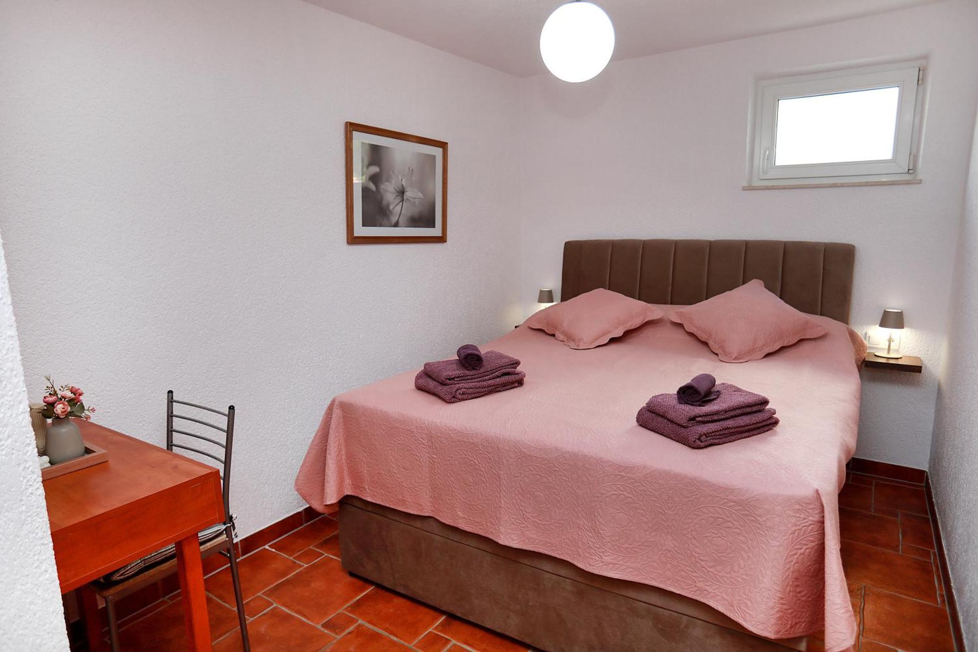 Nevistic Apartment *
