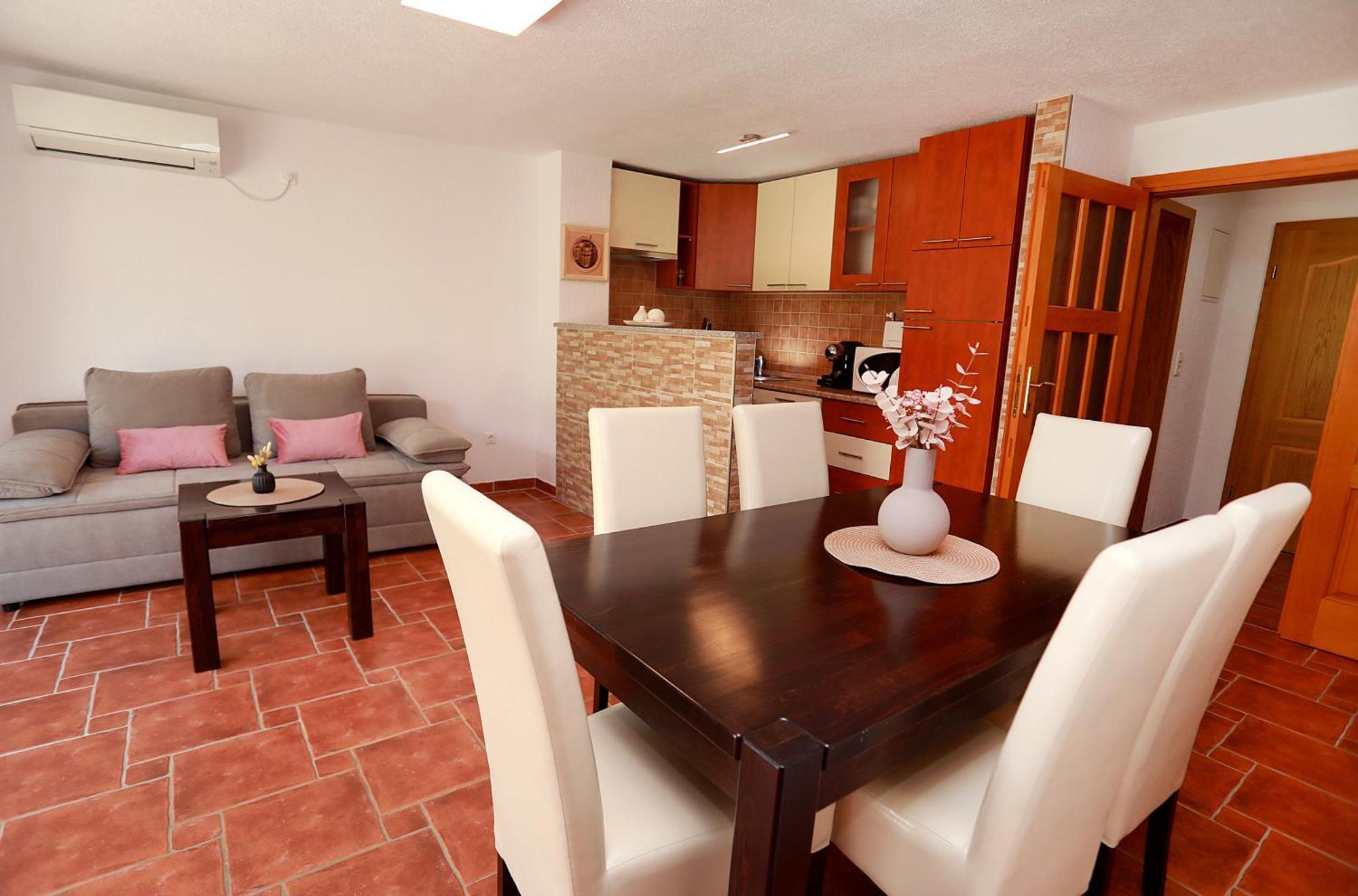 Apartment Nevistic *